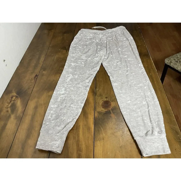 Lululemon Ready To Crush Crushed Velvet Velour Joggers Size 6 Chrome - Picture 2 of 11